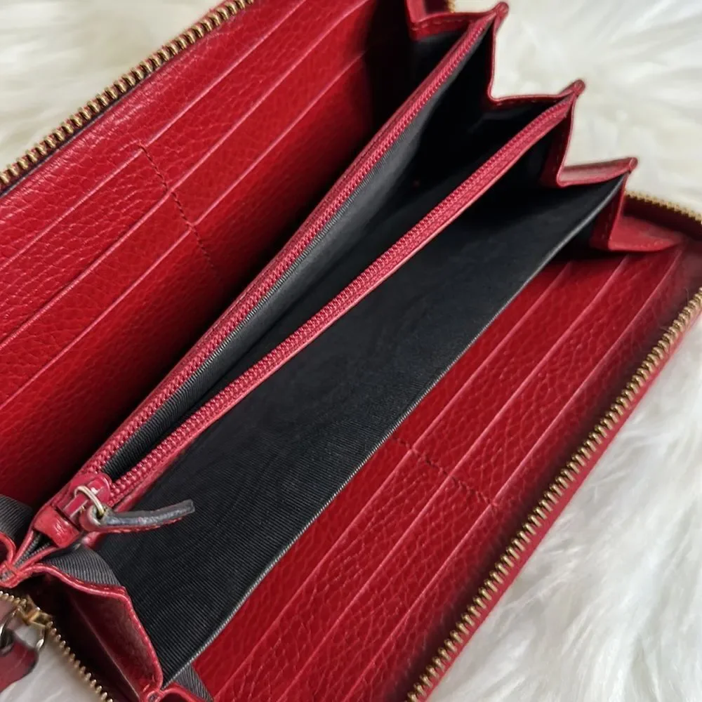 💯Authentic Gucci GG Long Zipped Around Wallet 🍀
